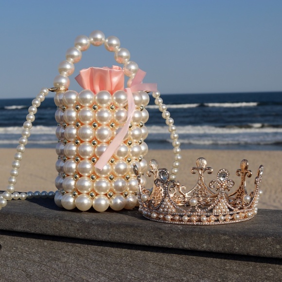 👑 Parisian Fleur de Lis Crystal & Pearl Crown - Picture 5 of 14